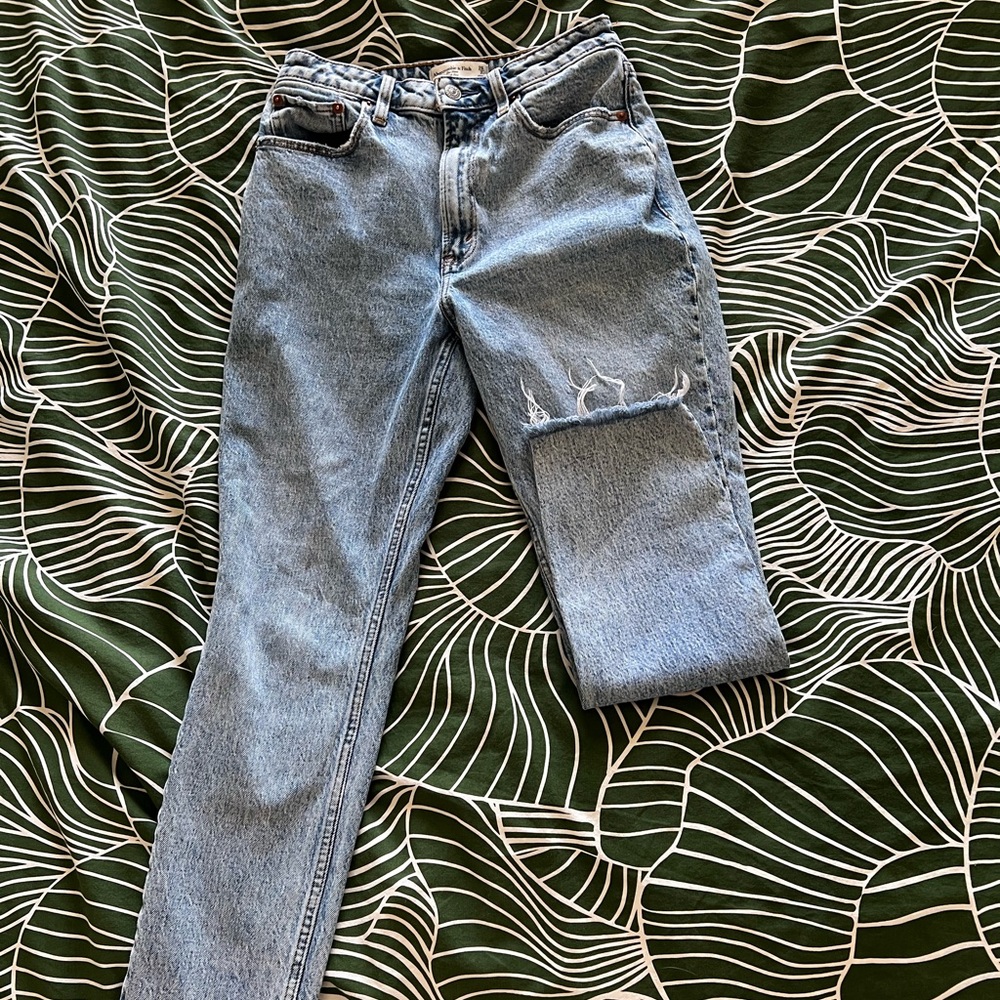 Abercrombie Curve Love Vintage Mom Fit High Rise Jean